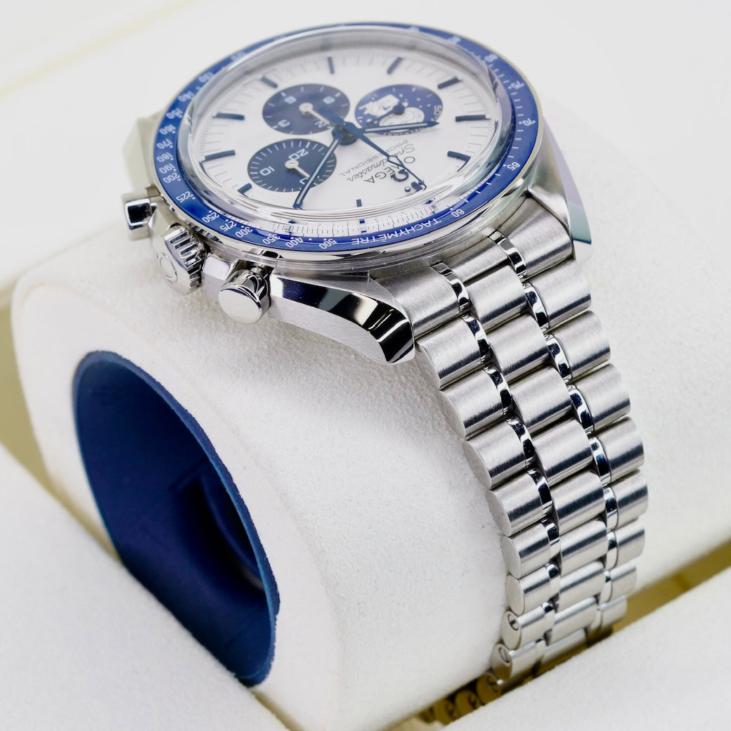 Omega Speedmaster 310.32.42.50.02.001 “SILVER SNOOPY AWARD” White Dial Blue Accents Stainless Steel 42mm 2024