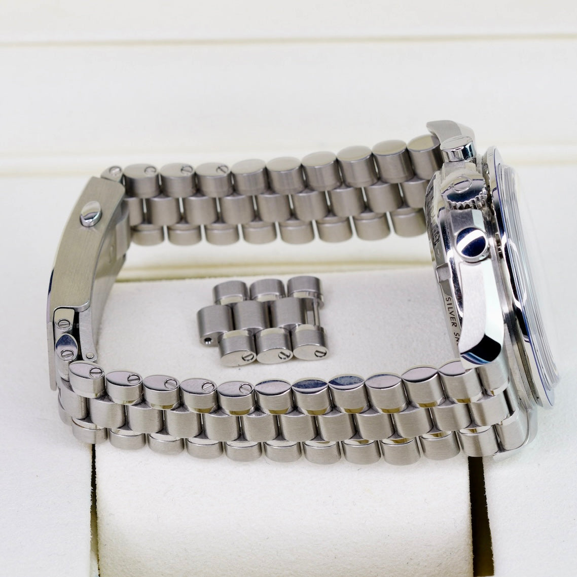 Omega Speedmaster 310.32.42.50.02.001 “SILVER SNOOPY AWARD” White Dial Blue Accents Stainless Steel 42mm 2024
