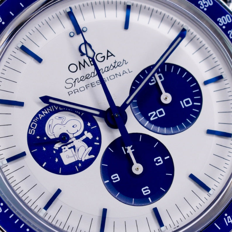 Omega Speedmaster 310.32.42.50.02.001 “SILVER SNOOPY AWARD” White Dial Blue Accents Stainless Steel 42mm 2024