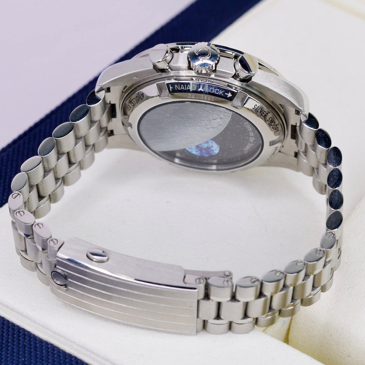 Omega Speedmaster 310.32.42.50.02.001 “SILVER SNOOPY AWARD” White Dial Blue Accents Stainless Steel 42mm 2024
