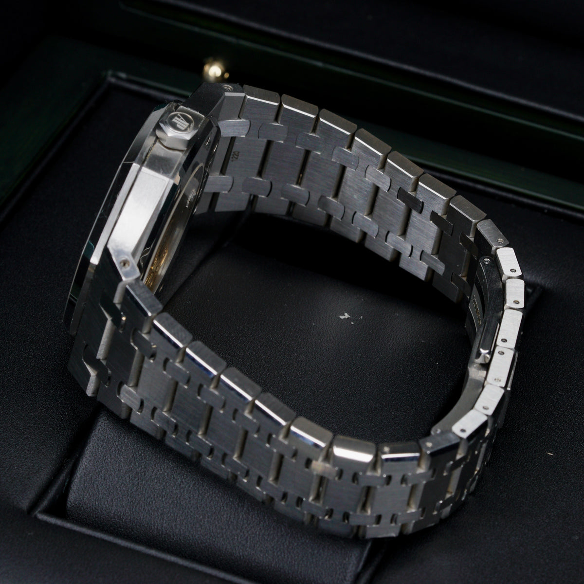 Audemars Piguet Royal Oak 15400ST.OO.1220ST.02 “WHITE OAK” White Dial Stainless Steel 41mm 2016