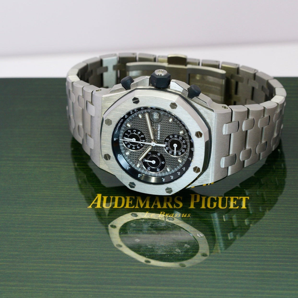 Audemars Piguet Royal Oak Offshore 26238TI.OO.2000TI.01 Grey Dial Chronograph Titanium 42mm