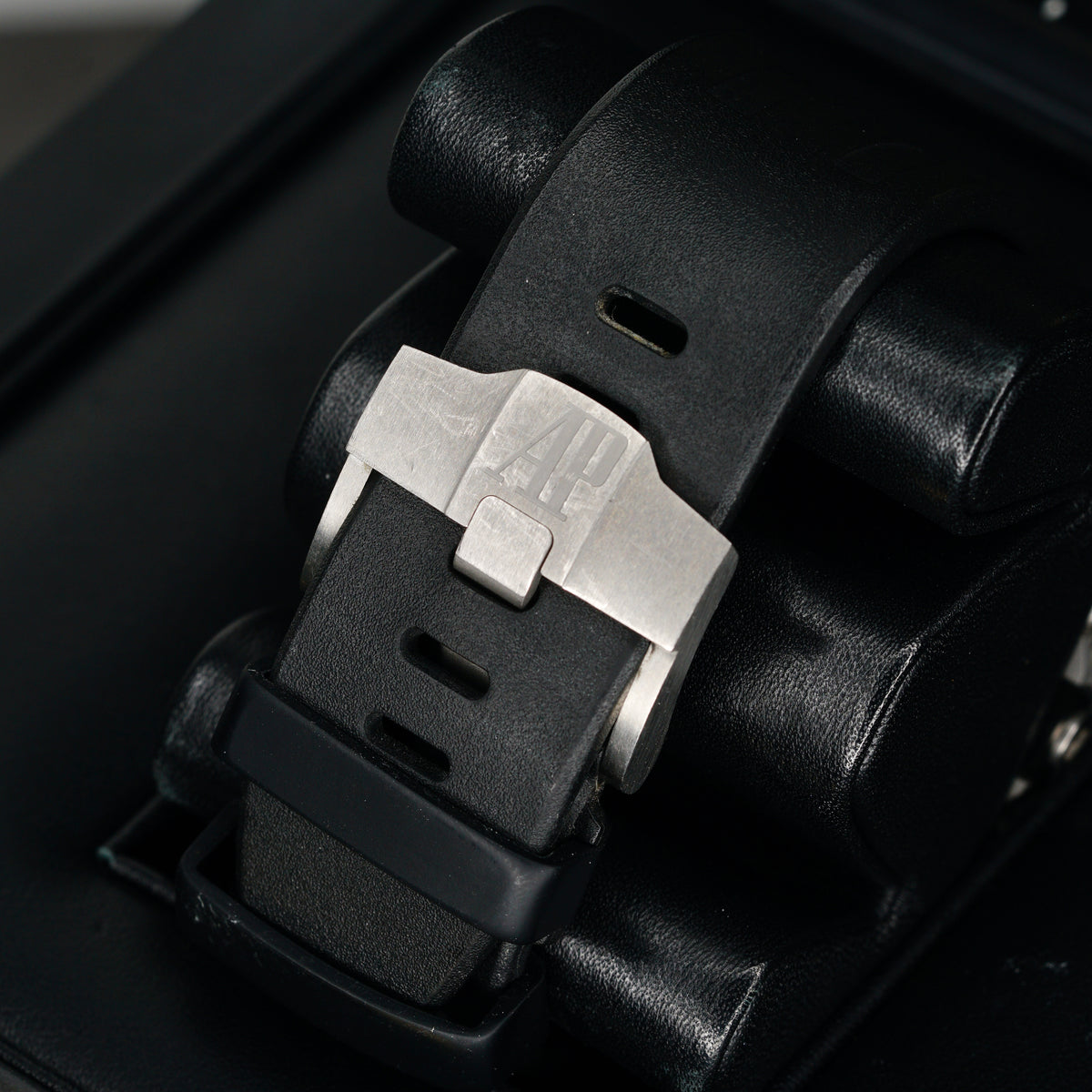 Audemars Piguet Royal Oak Offshore 26400AU.OO.A002CA.01 Black Dial Carbon Case Rubber Strap 44mm