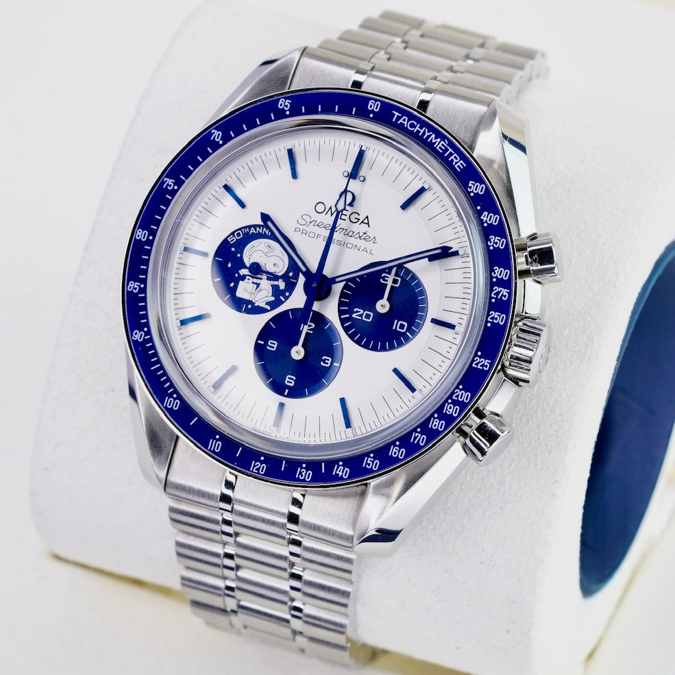 Omega Speedmaster 310.32.42.50.02.001 “SILVER SNOOPY AWARD” White Dial Blue Accents Stainless Steel 42mm 2024