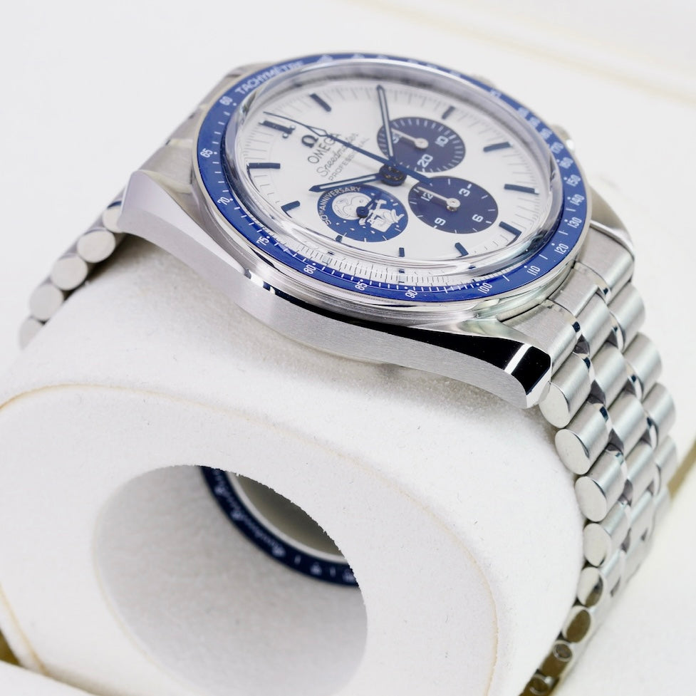 Omega Speedmaster 310.32.42.50.02.001 “SILVER SNOOPY AWARD” White Dial Blue Accents Stainless Steel 42mm 2024