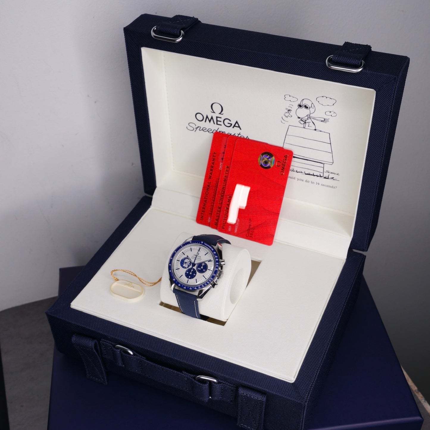 Omega NEW 2026 Speedmaster 310.32.42.50.02.001 “SNOOPY AWARD” White Dial Blue Accents Stainless Steel