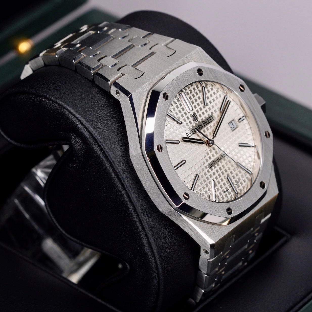 Audemars Piguet Royal Oak 15400ST.OO.1220ST.02 White Dial Stainless Steel Selfwinding 41mm