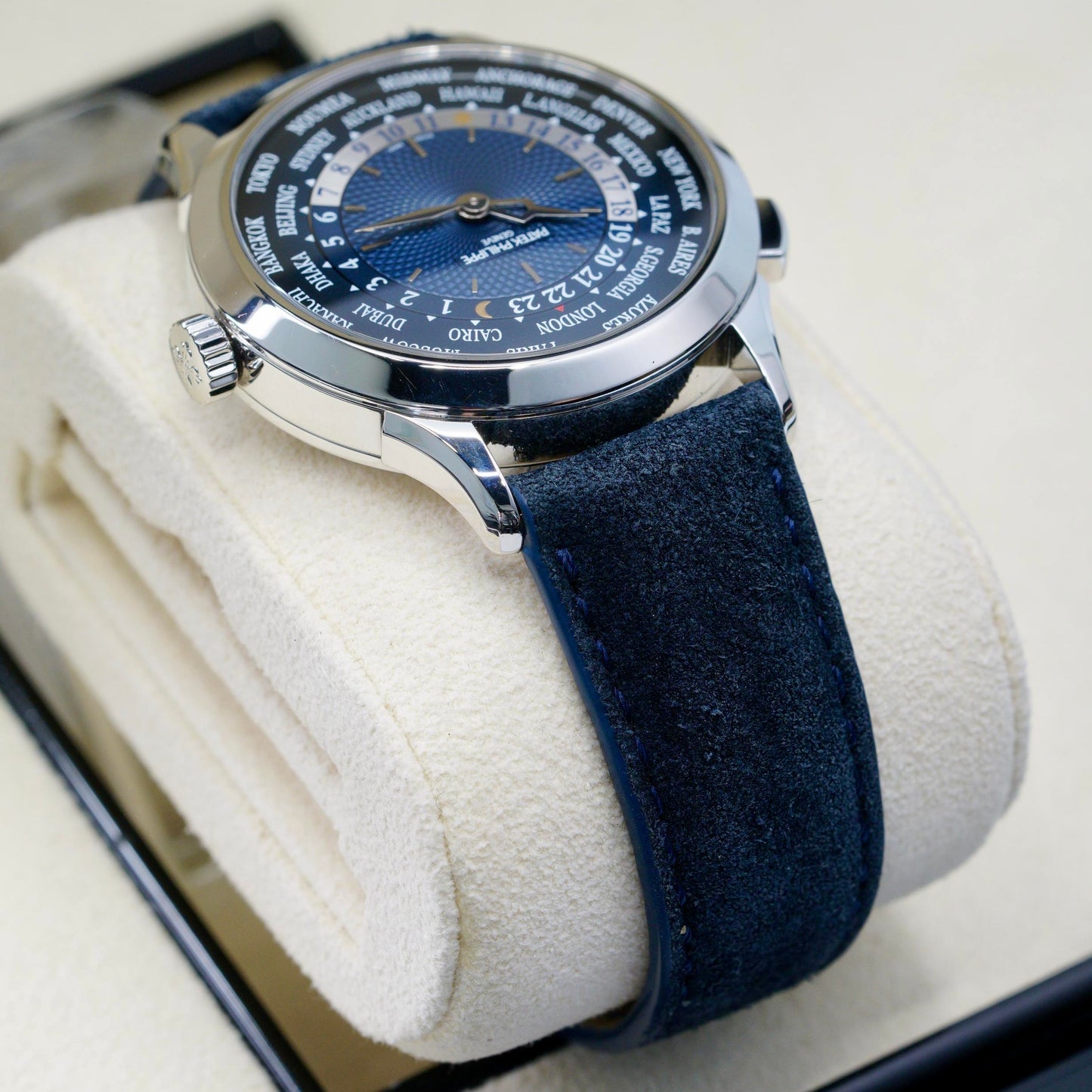 Patek Philippe World Time 5230P-001 Platinum Blue Dial Blue Calfskin Strap 38,5mm