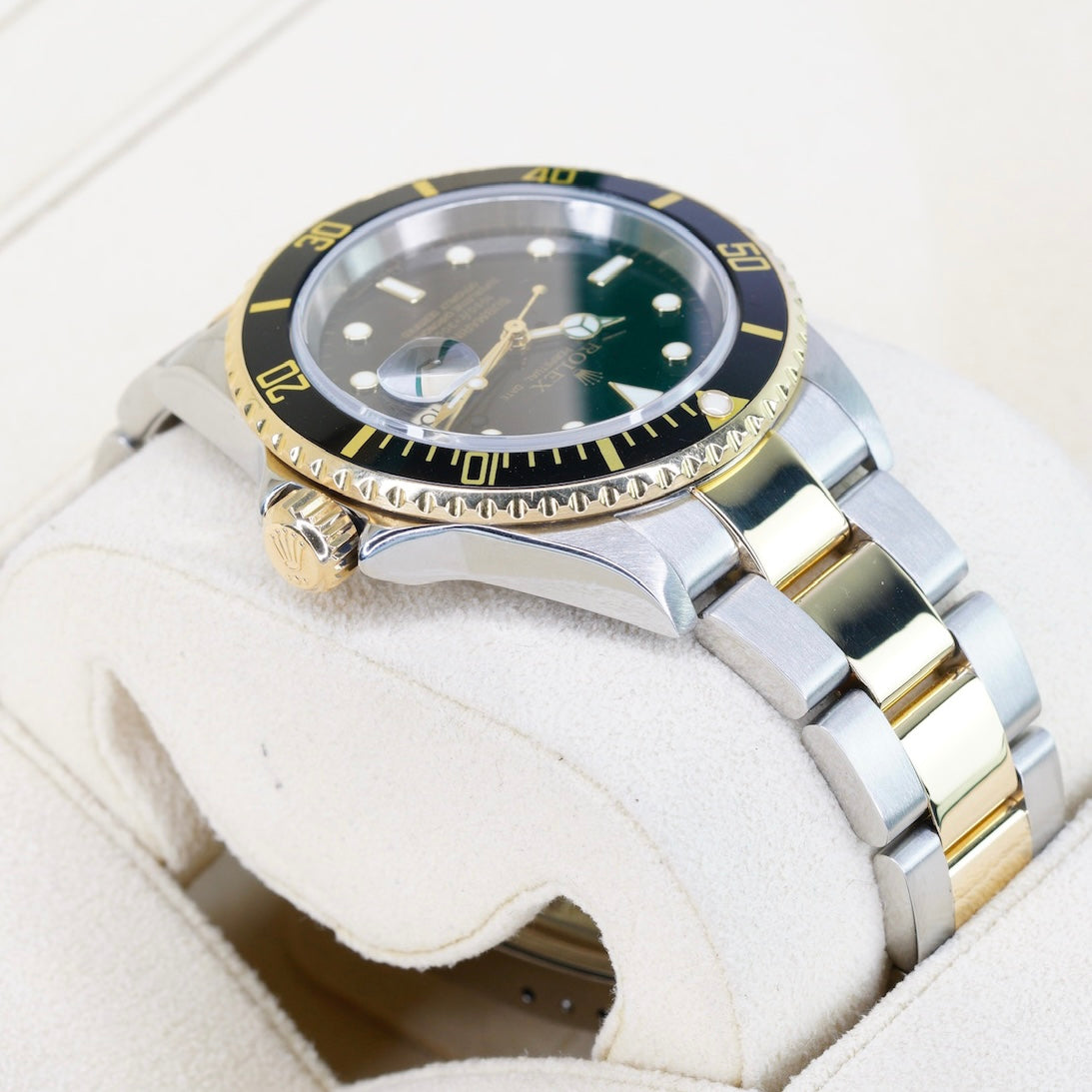 Rolex Submariner Date 16613 Black Dial Two-Tone Yellow Gold & Steel No Holes Gold Thru Buckle 40mm