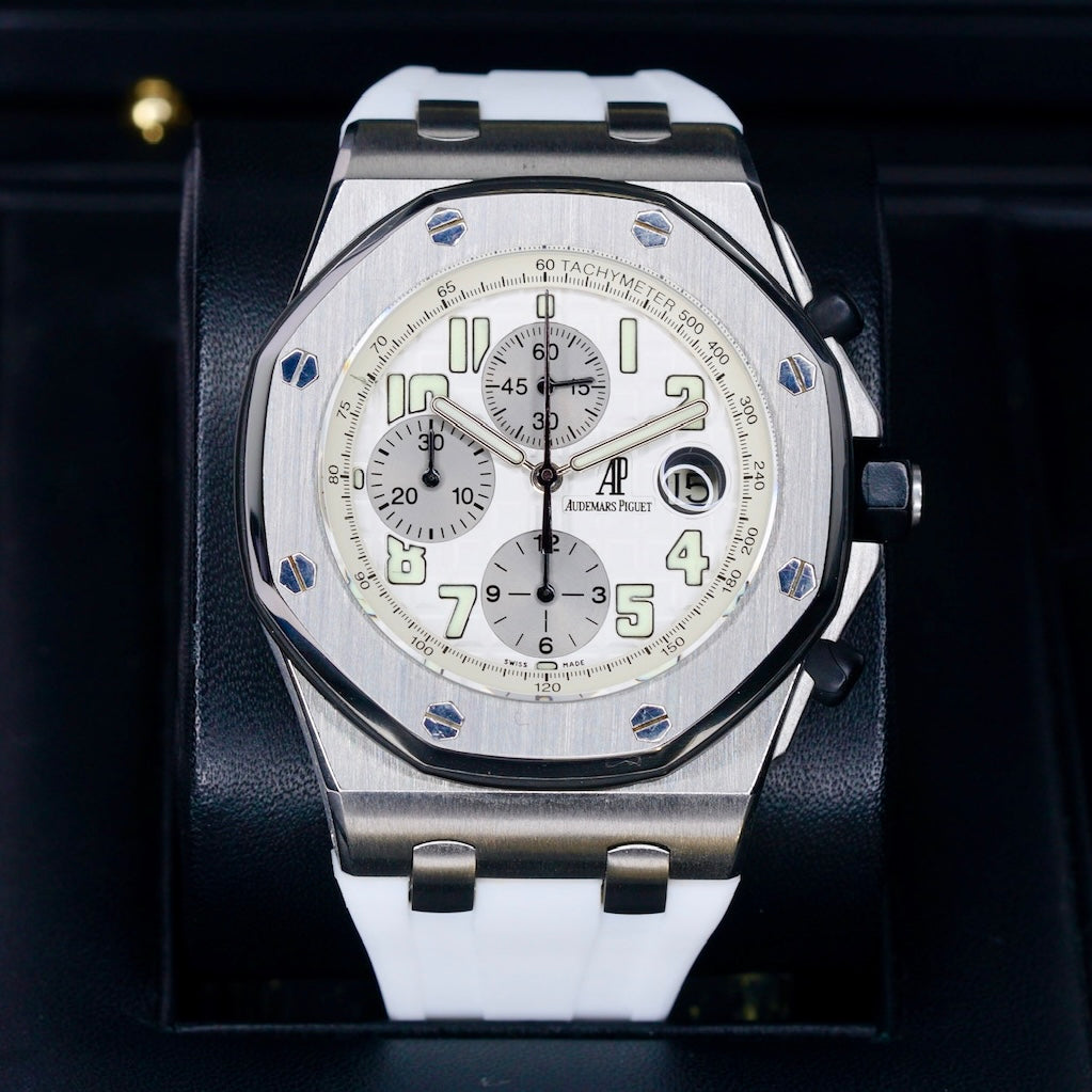 Audemars Piguet Royal Oak Offshore 25940SK.OO.D002CA.02.A “RUBBER CLAD” White Dial Stainless Steel White Rubber Strap 42mm