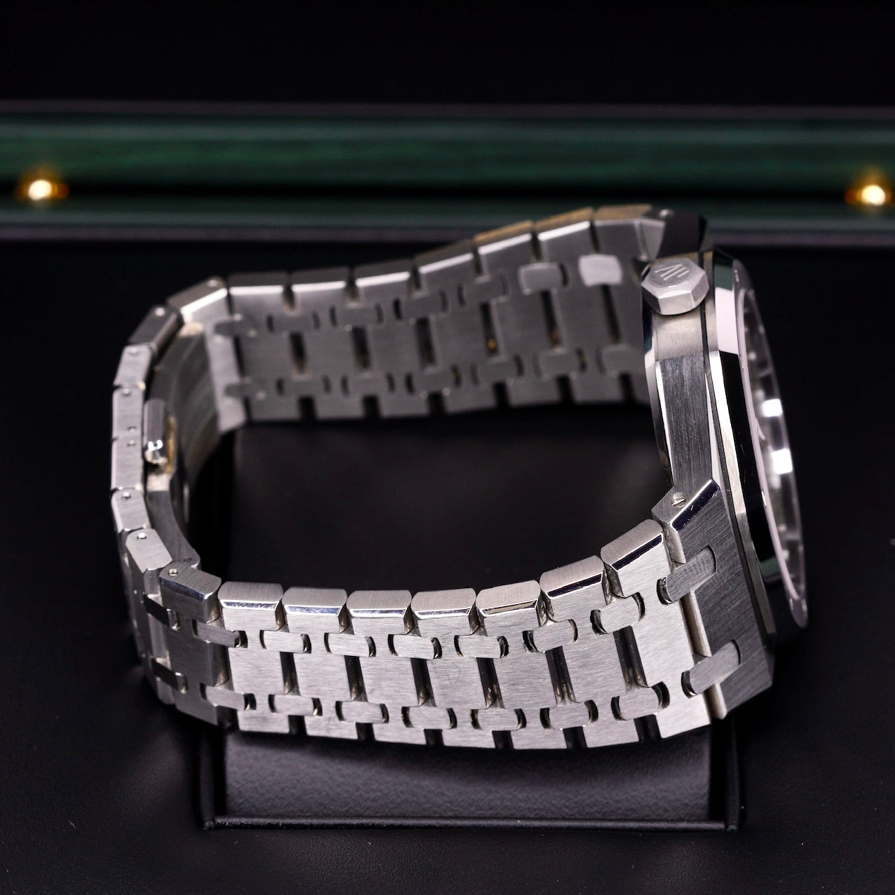 Audemars Piguet Royal Oak 15400ST.OO.1220ST.02 White Dial Stainless Steel Selfwinding 41mm