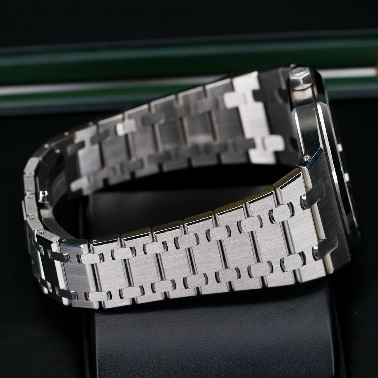 Audemars Piguet Royal Oak 15202ST.OO.1240ST.01 “JUMBO” Blue Dial Stainless Steel 39mm