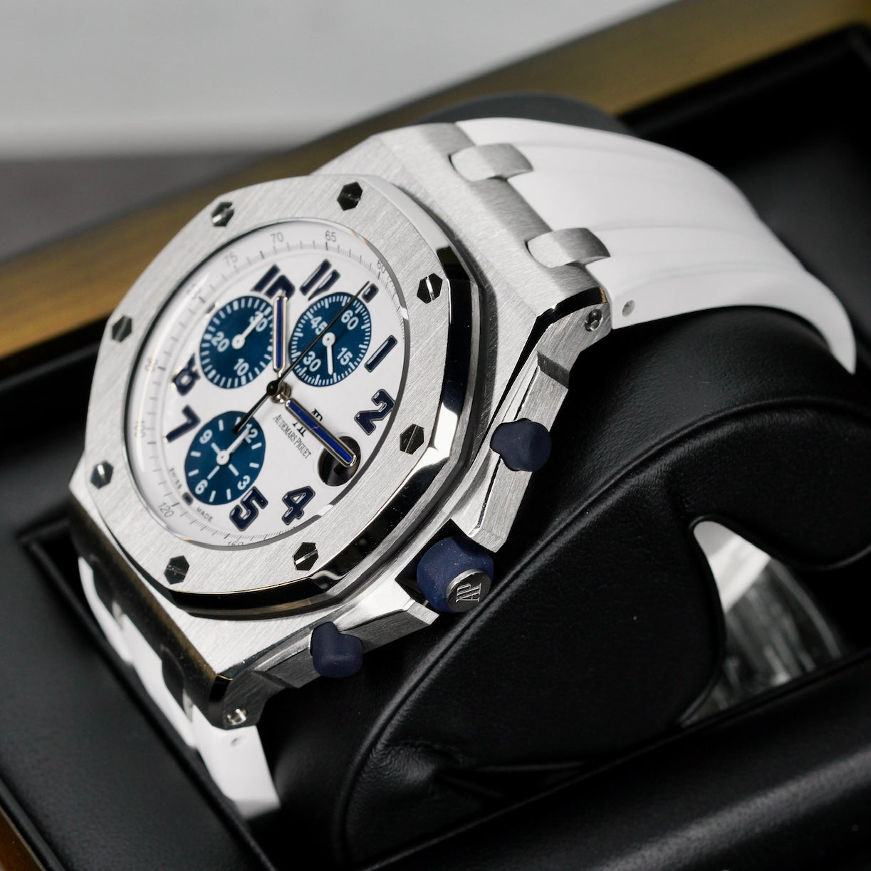 Audemars Piguet Royal Oak Offshore 26170ST.OO.D305CR.01 “BLUE PANDA” White Dial Navy Sub Dials Stainless Steel Rubber Strap 42mm