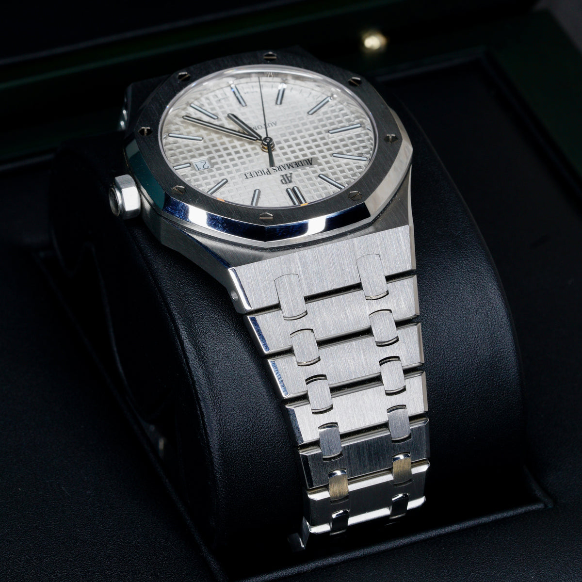 Audemars Piguet Royal Oak 15400ST.OO.1220ST.02 “WHITE OAK” White Dial Stainless Steel 41mm 2016