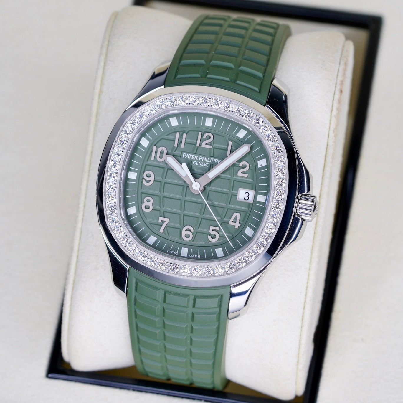 Patek Philippe Aquanaut 5267/200A-011 “LADY DIAMOND” Green Dial Diamond Bezel Tropical Strap 38.8mm 2025