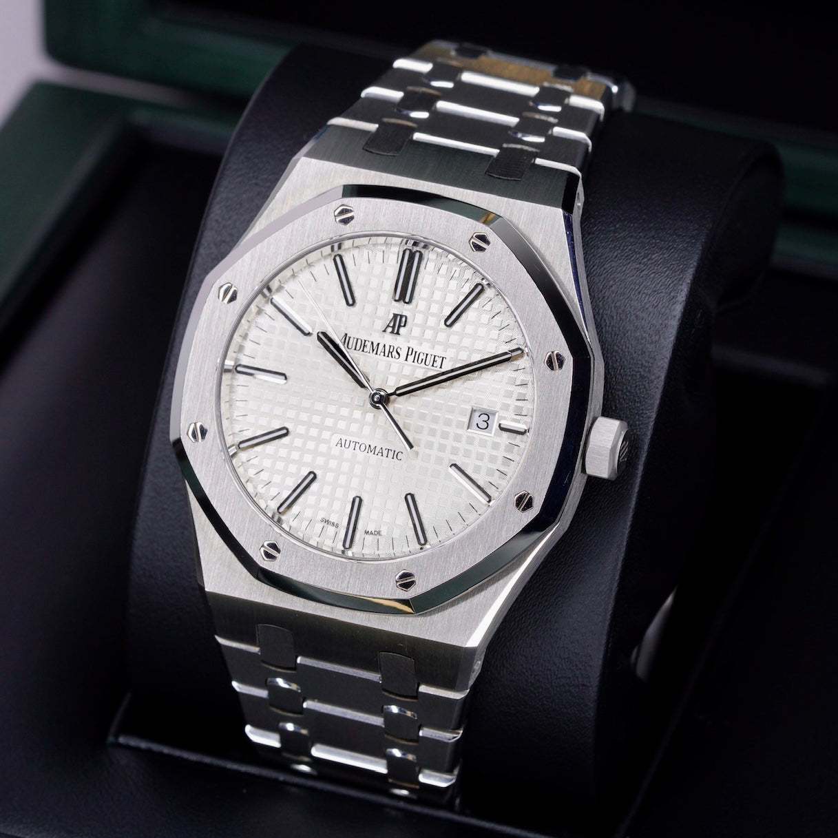 Audemars Piguet Royal Oak 15400ST.OO.1220ST.02 White Dial Stainless Steel Selfwinding 41mm