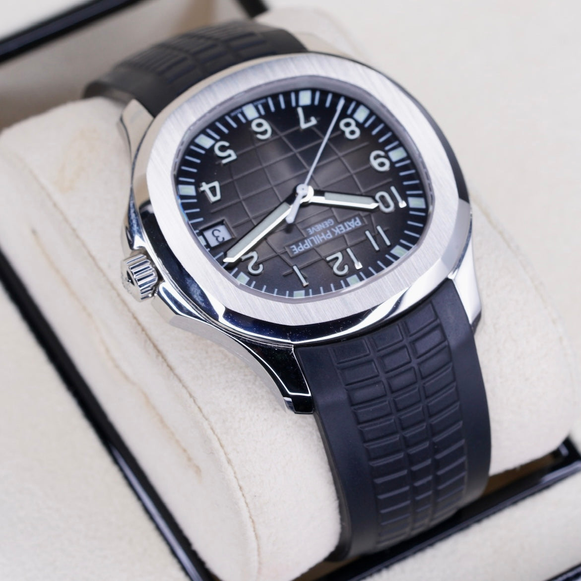 Patek Philippe Aquanaut 5167A-001 Black Dial Stainless Steel Tropical Strap 2020