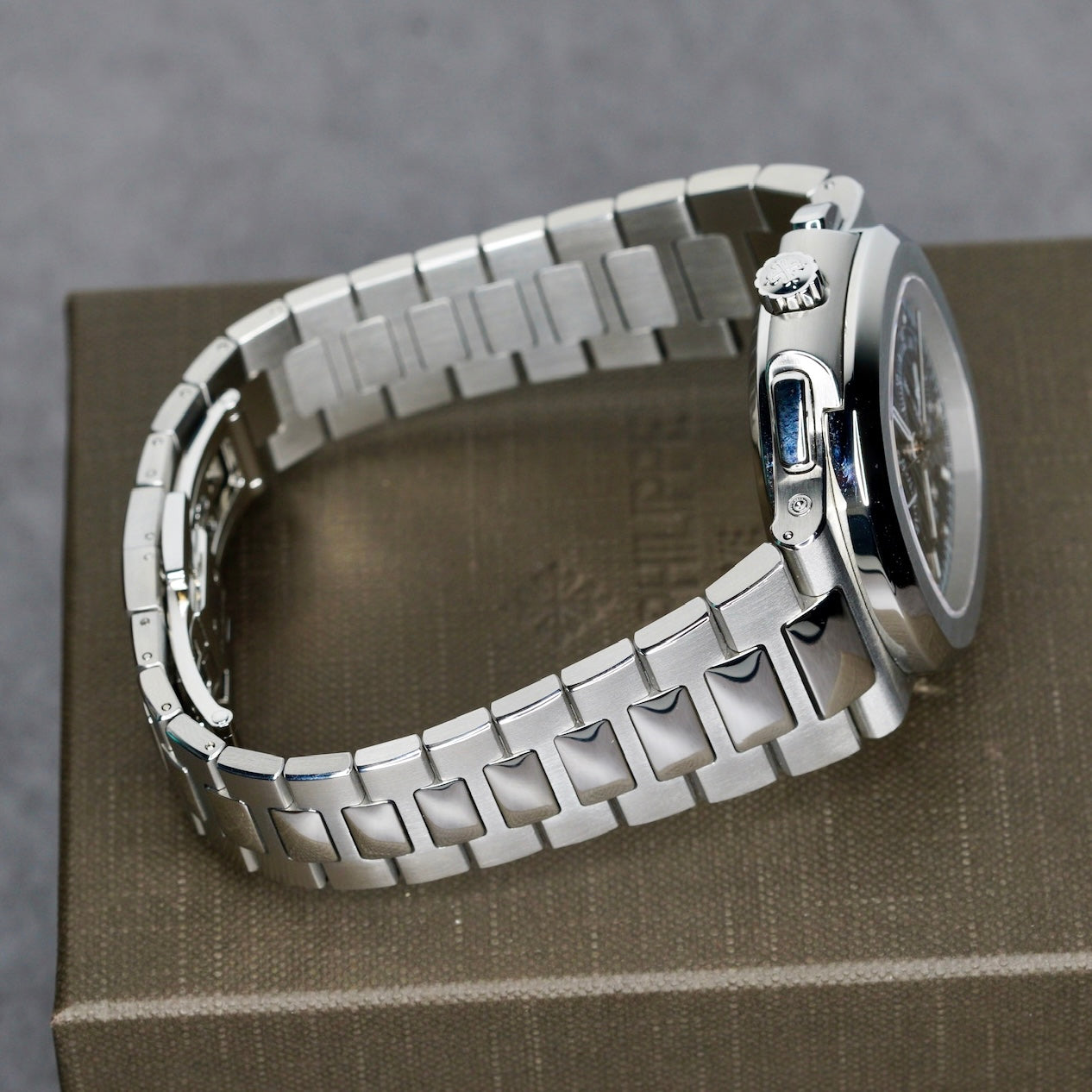Patek Philippe Nautilus 5990/1A-001 Black Dial Stainless Steel 40.5mm 2022