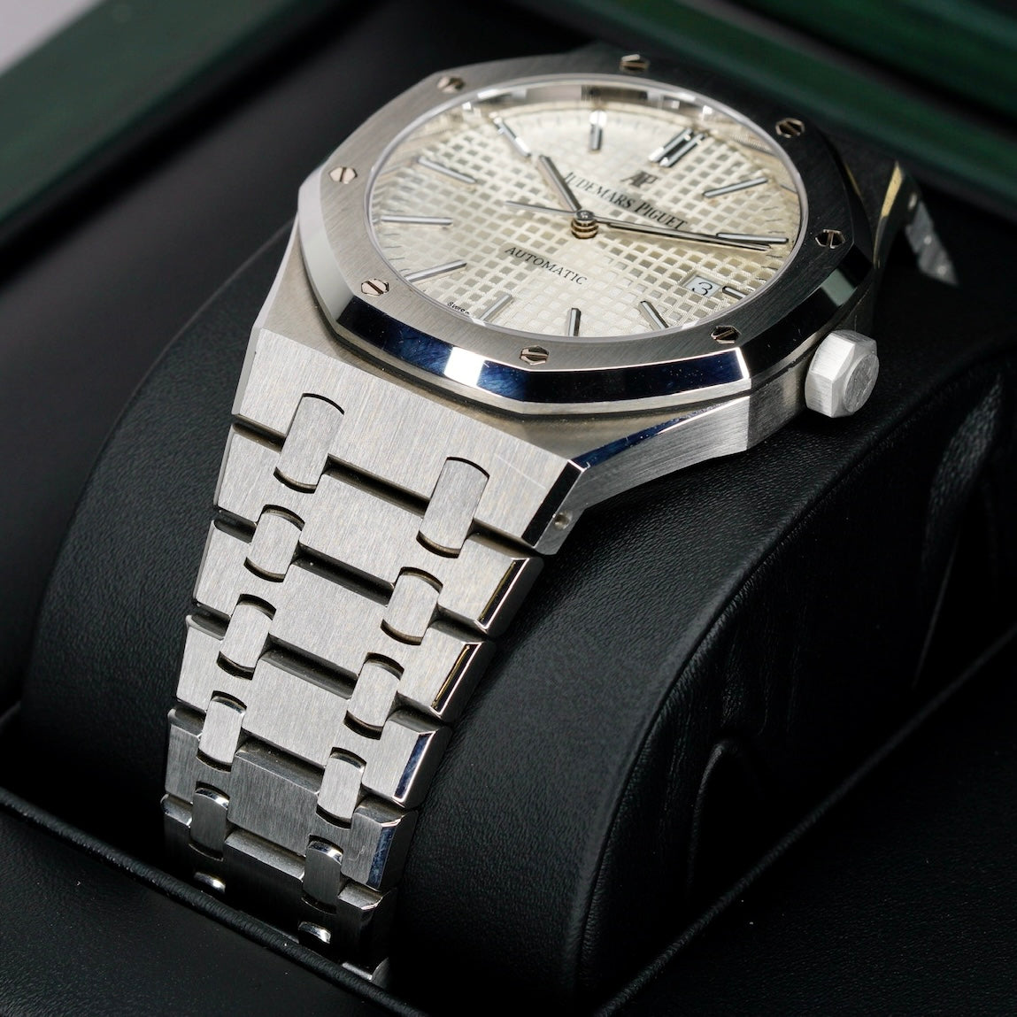 Audemars Piguet Royal Oak 15400ST.OO.1220ST.02 White Dial Stainless Steel Selfwinding 41mm