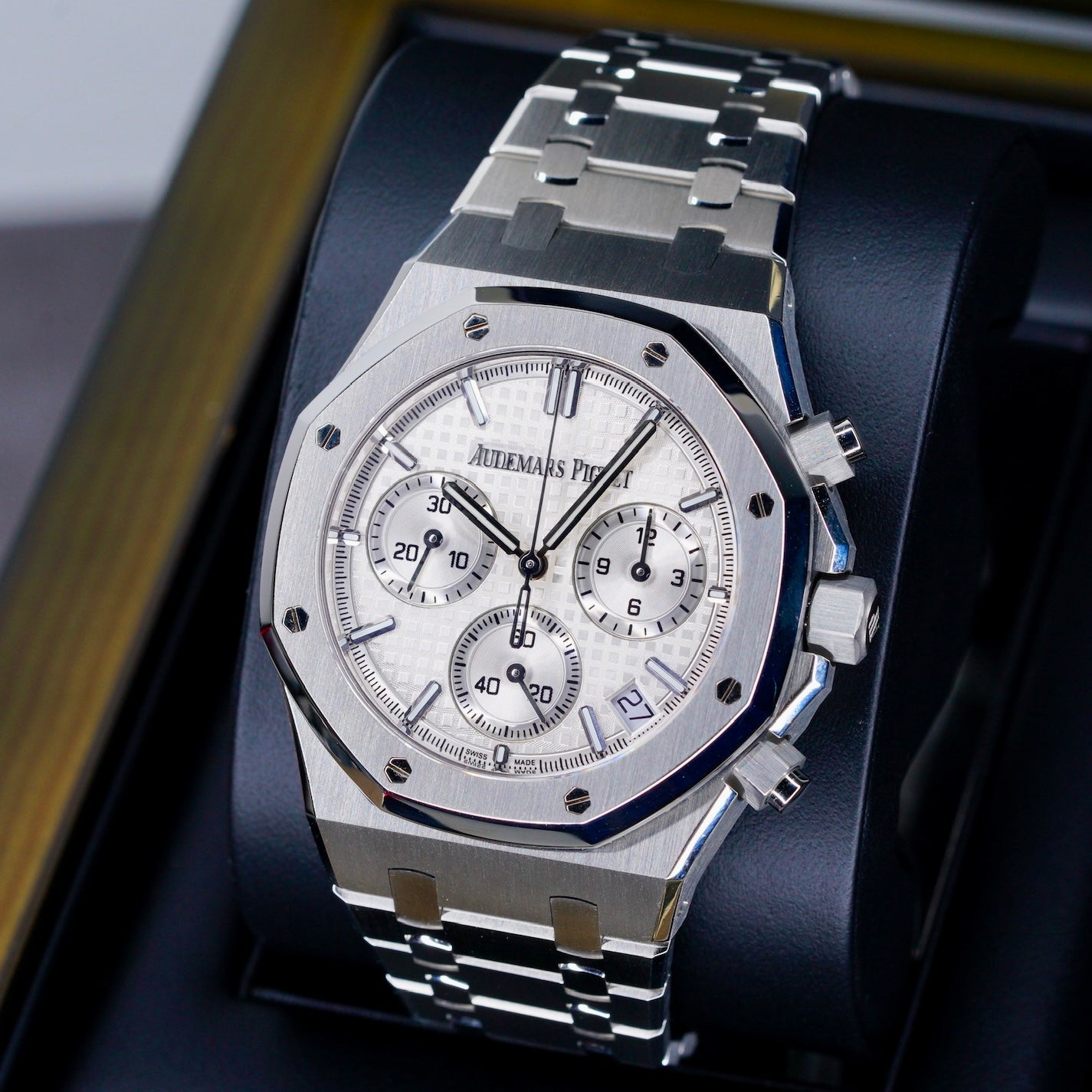 Audemars Piguet Royal Oak 26240ST White Dial Stainless Steel Chronograph 41mm