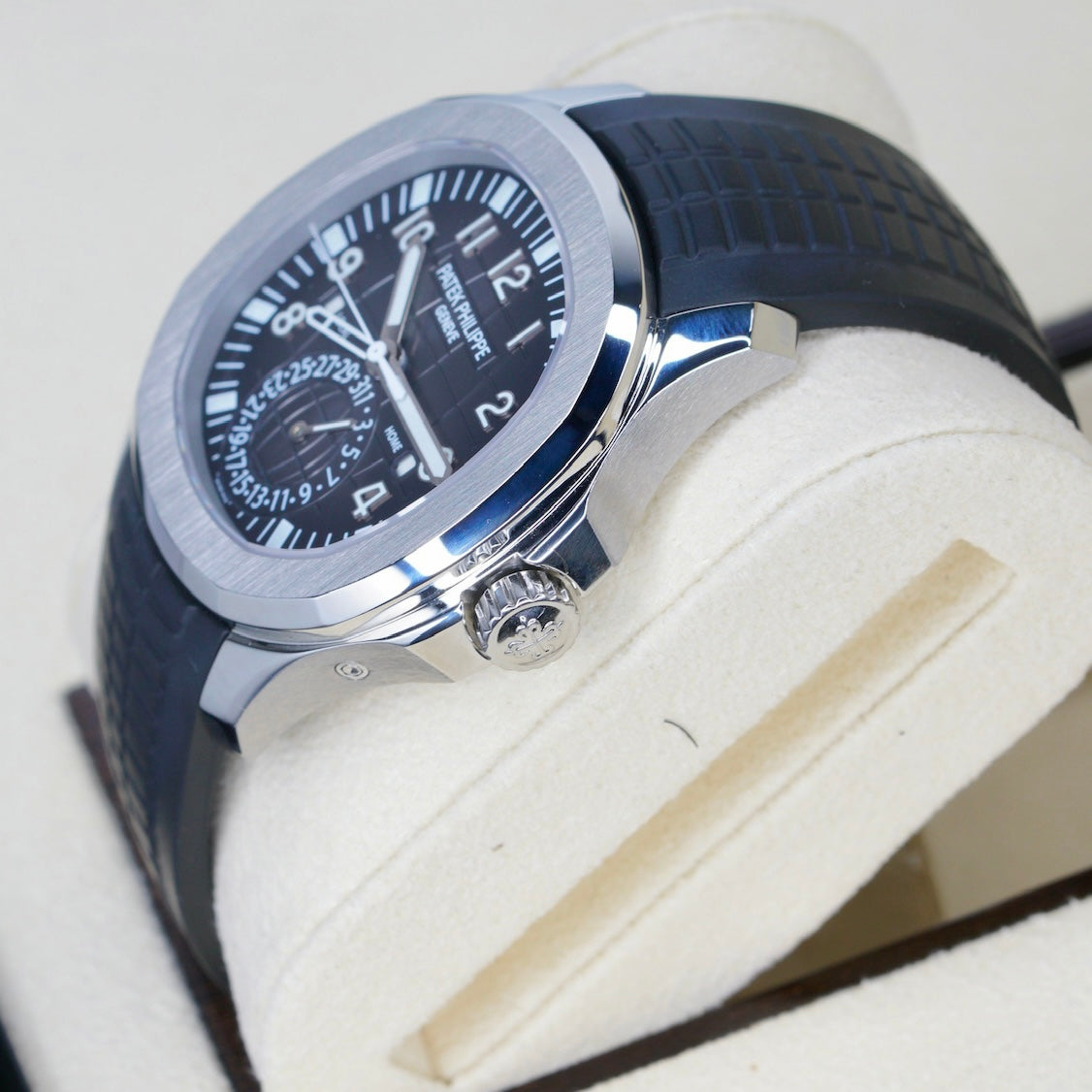 Patek Philippe Aquanaut 5164A-001 “BLACK TRAVEL TIME” Black Smoked Dial Stainless Steel Tropical Strap 40.8mm 2020