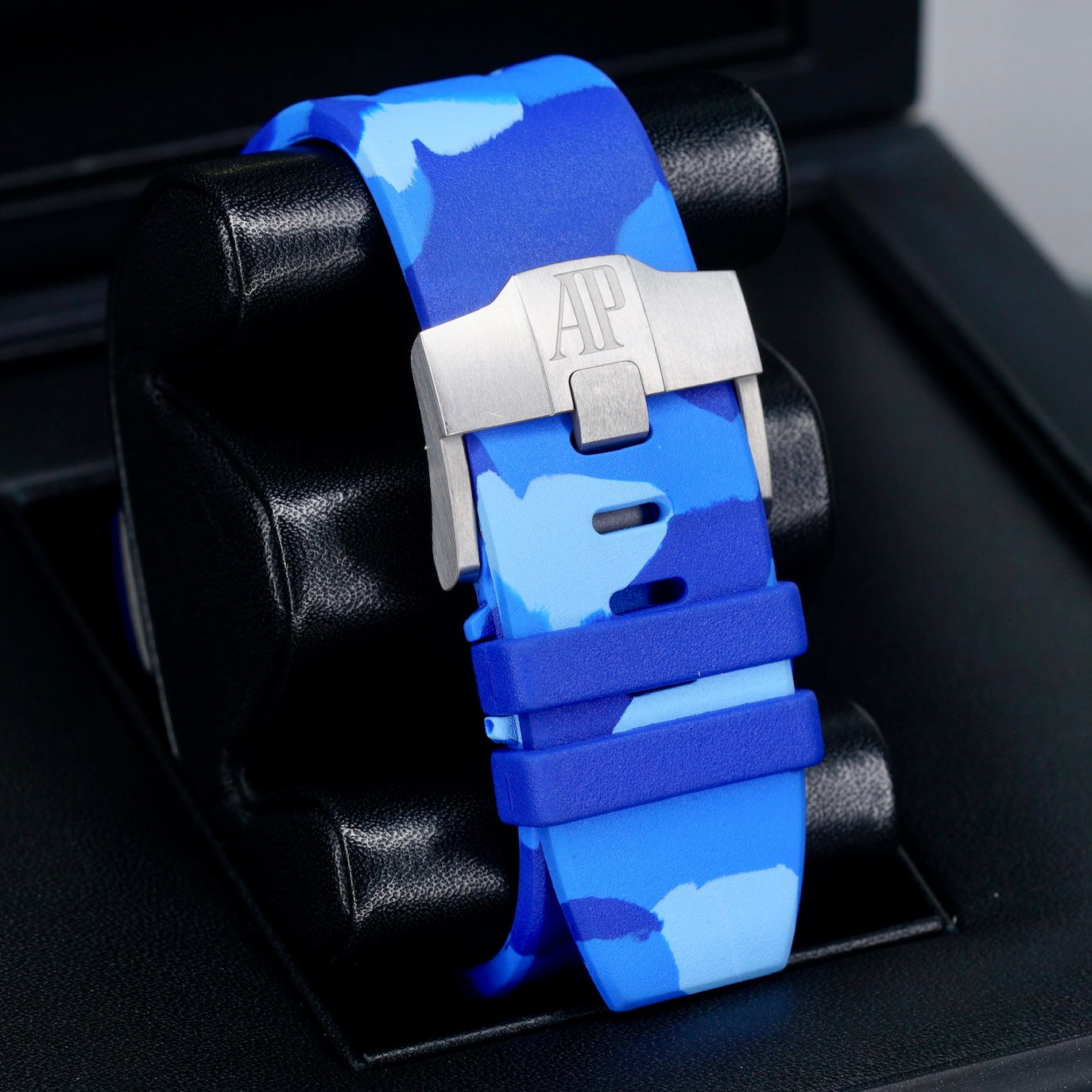 Audemars Piguet Royal Oak Offshore 26400SO.OO.A335CA.01 “BLUE CAMO” Blue Dial Ceramic Blue Bezel Stainless Steel Chronograph 44mm