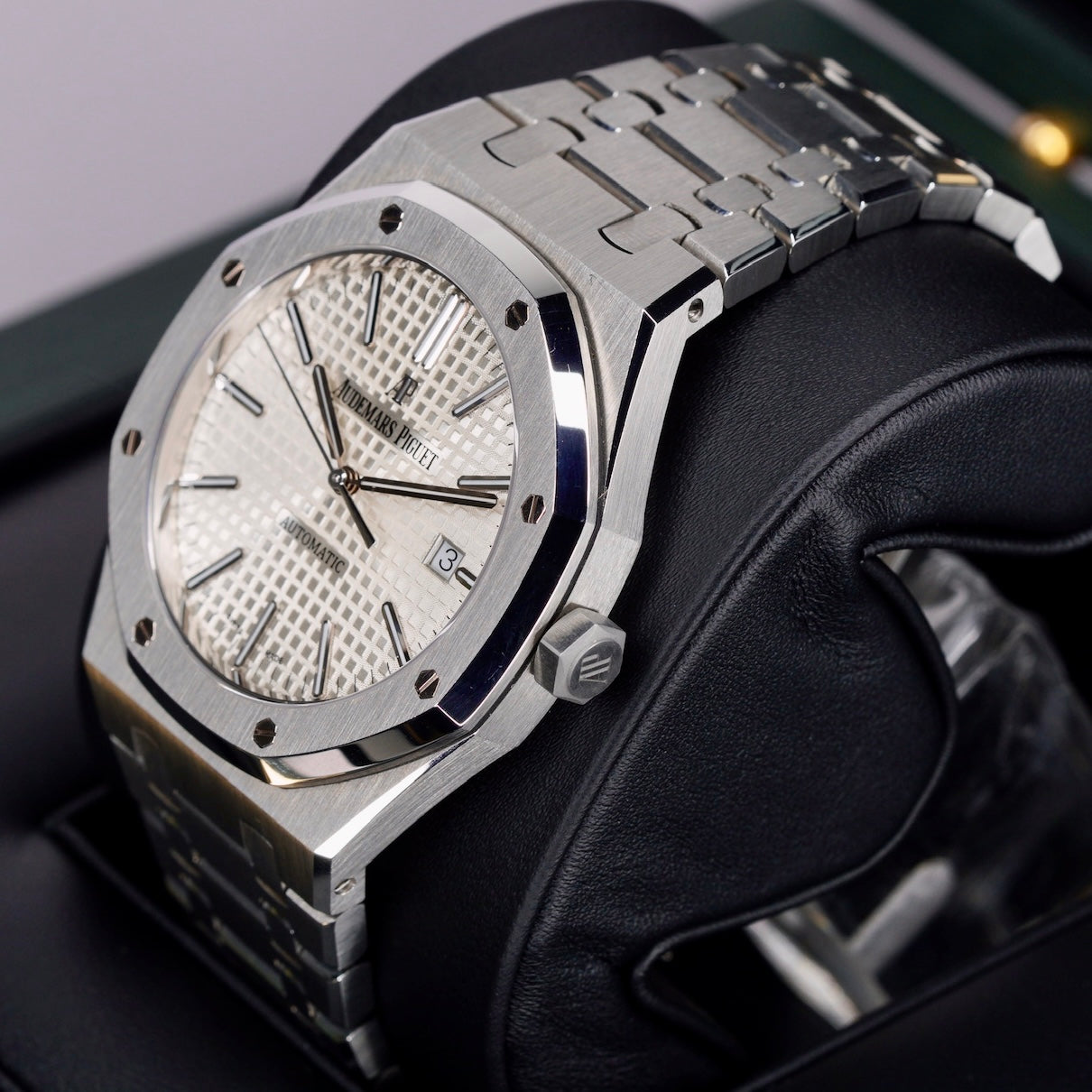 Audemars Piguet Royal Oak 15400ST.OO.1220ST.02 White Dial Stainless Steel Selfwinding 41mm