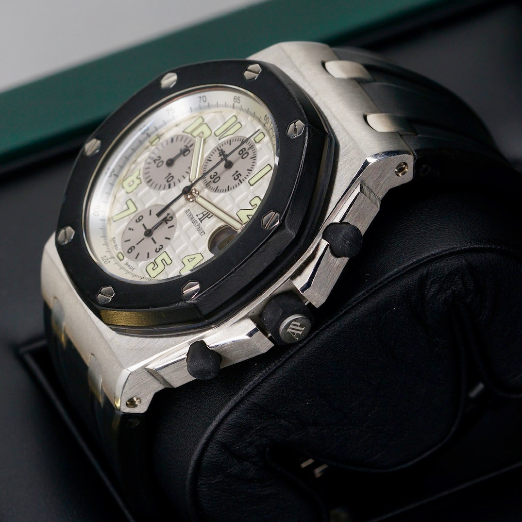 Audemars Piguet Royal Oak Offshore 25940SK.OO.D002CA.02.A “RUBBERCLAD” White Dial Black Sub Dial Stainless Steel Rubber Strap 42mm