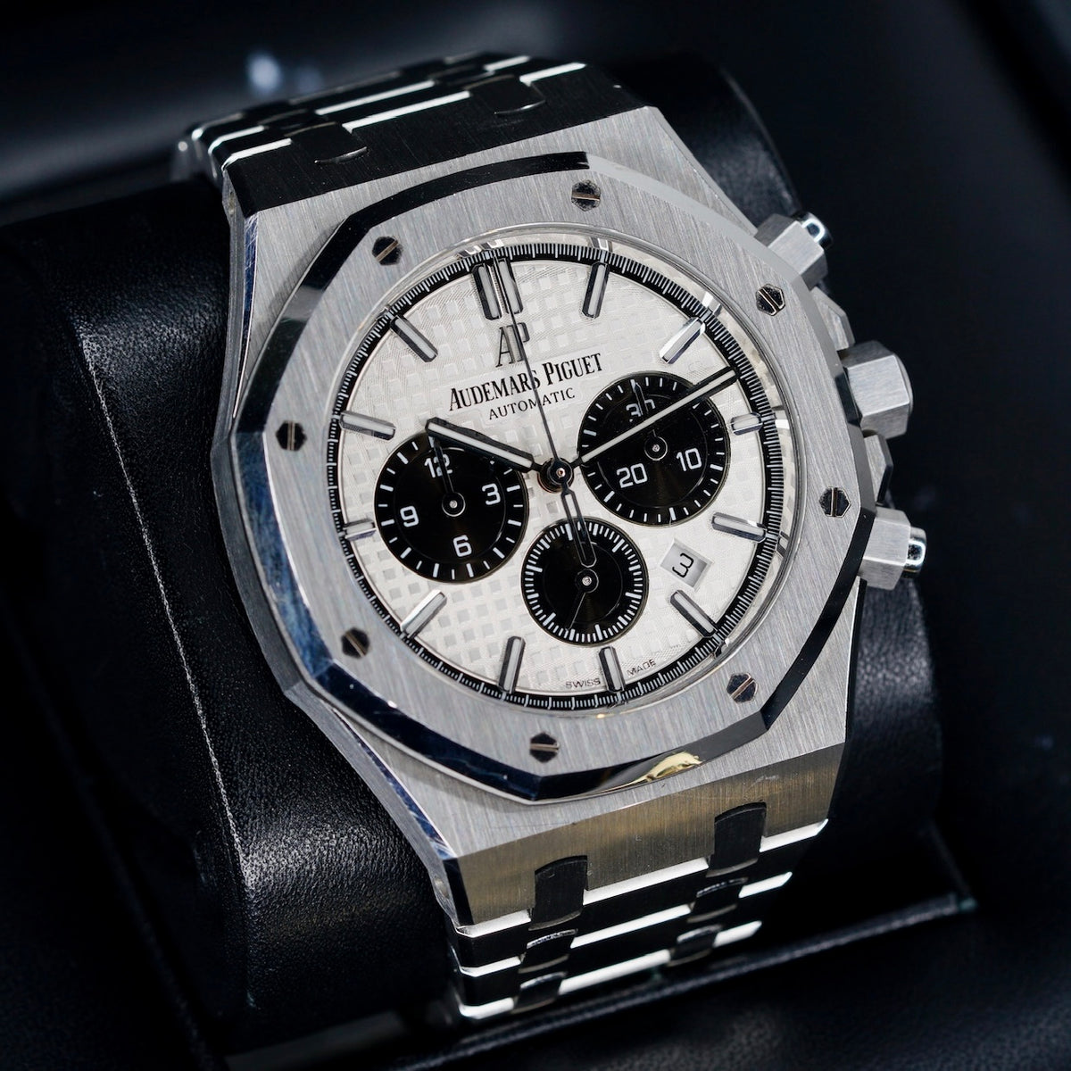 Audemars Piguet Royal Oak 26331ST.OO.1220ST.03 “PANDA” White Dial Black Sub Dials Stainless Steel 41mm