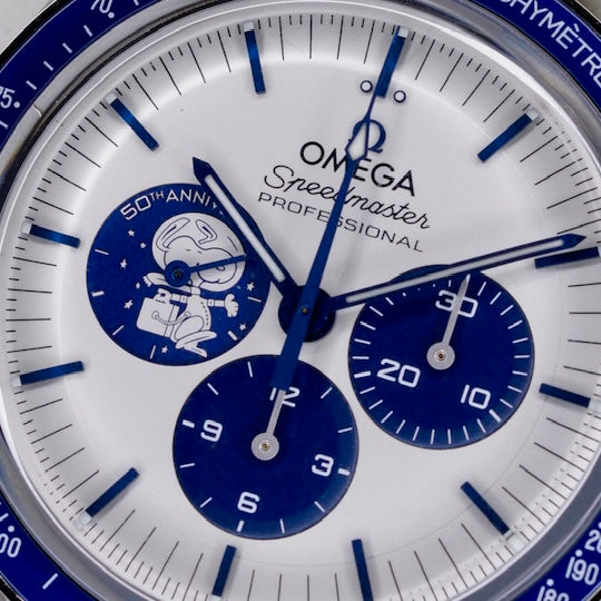 Omega NEW 2026 Speedmaster 310.32.42.50.02.001 “SNOOPY AWARD” White Dial Blue Accents Stainless Steel