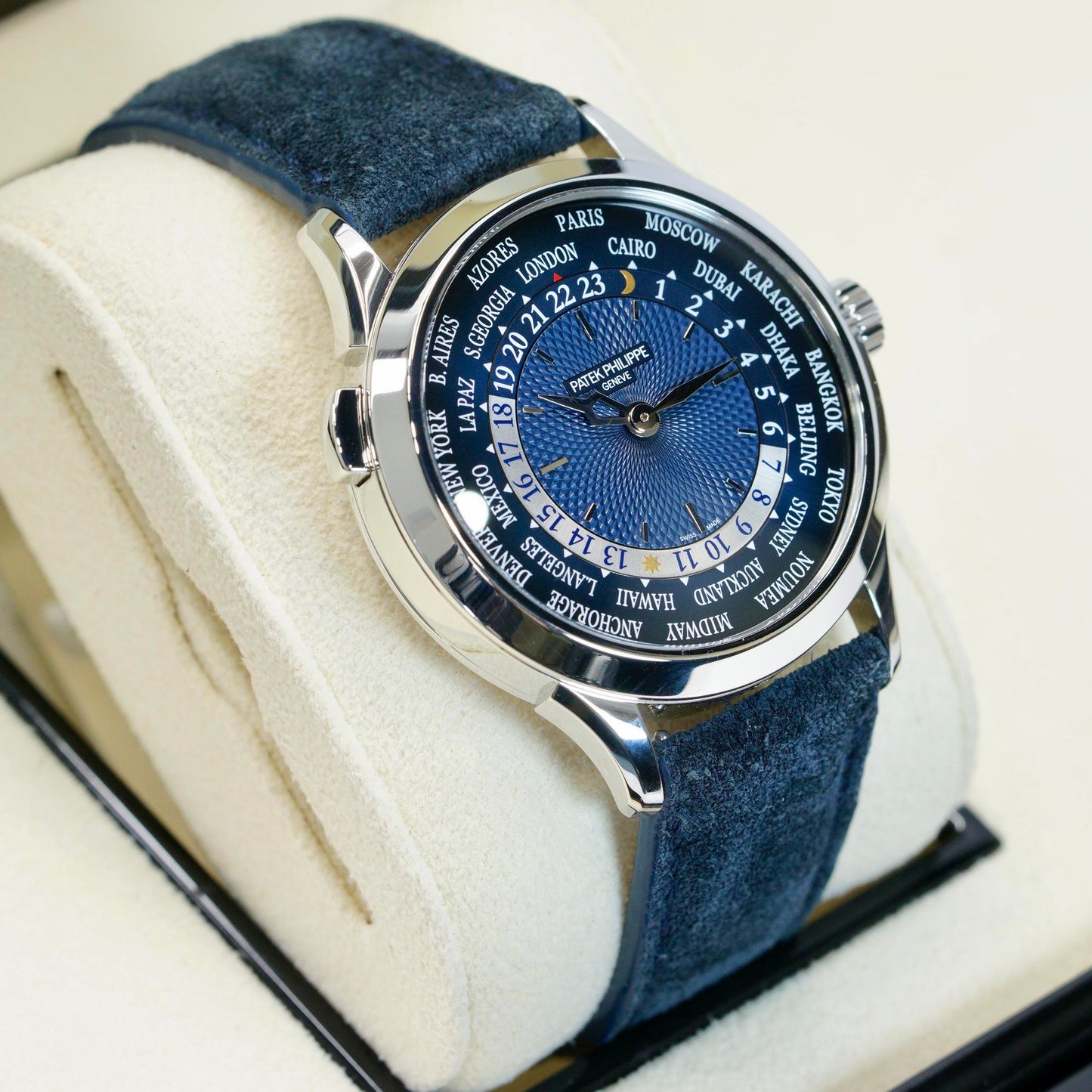 Patek Philippe World Time 5230P-001 Platinum Blue Dial Blue Calfskin Strap 38,5mm