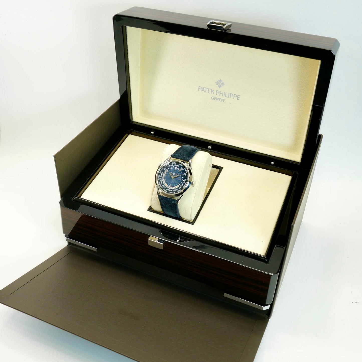 Patek Philippe World Time 5230P-001 Platinum Blue Dial Blue Calfskin Strap 38,5mm