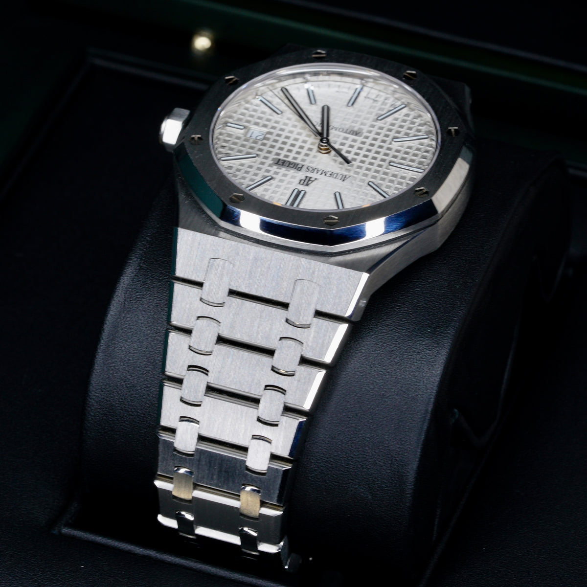 Audemars Piguet Royal Oak 15400ST.OO.1220ST.02 “WHITE OAK” White Dial Stainless Steel 41mm 2016