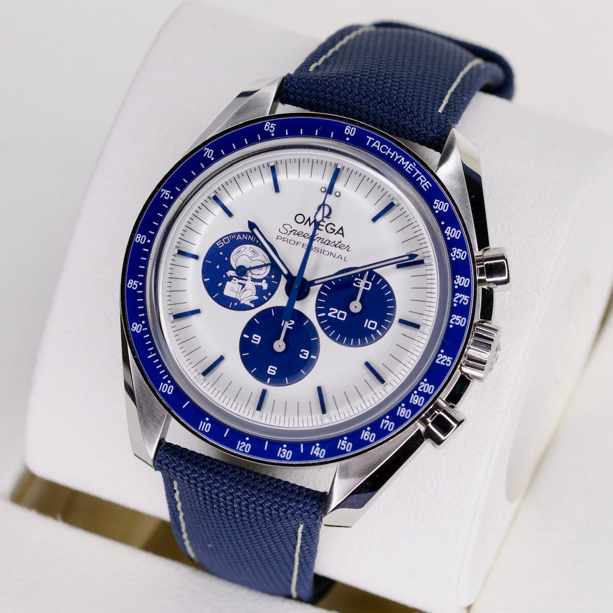 Omega NEW 2026 Speedmaster 310.32.42.50.02.001 “SNOOPY AWARD” White Dial Blue Accents Stainless Steel