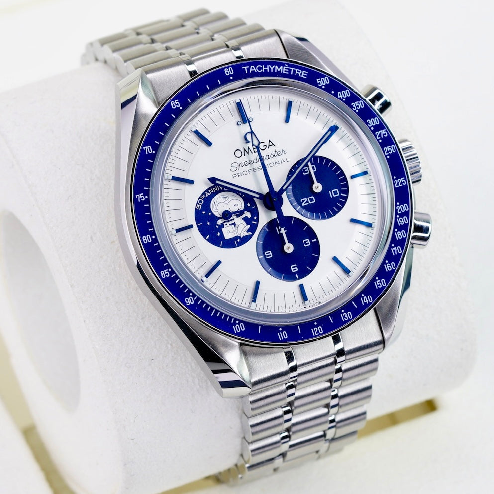 Omega Speedmaster 310.32.42.50.02.001  “SILVER SNOOPY AWARD” White Dial Blue Accents Stainless Steel 42mm 2024