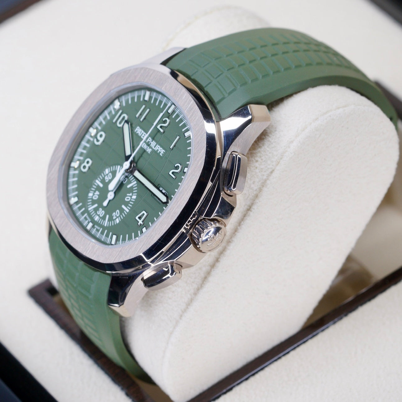 Patek Philippe Aquanaut 5968G-010 “GREEN TRAVEL AQUA” Green Kaki Dial White Gold Tropical Strap 42.2mm 2021