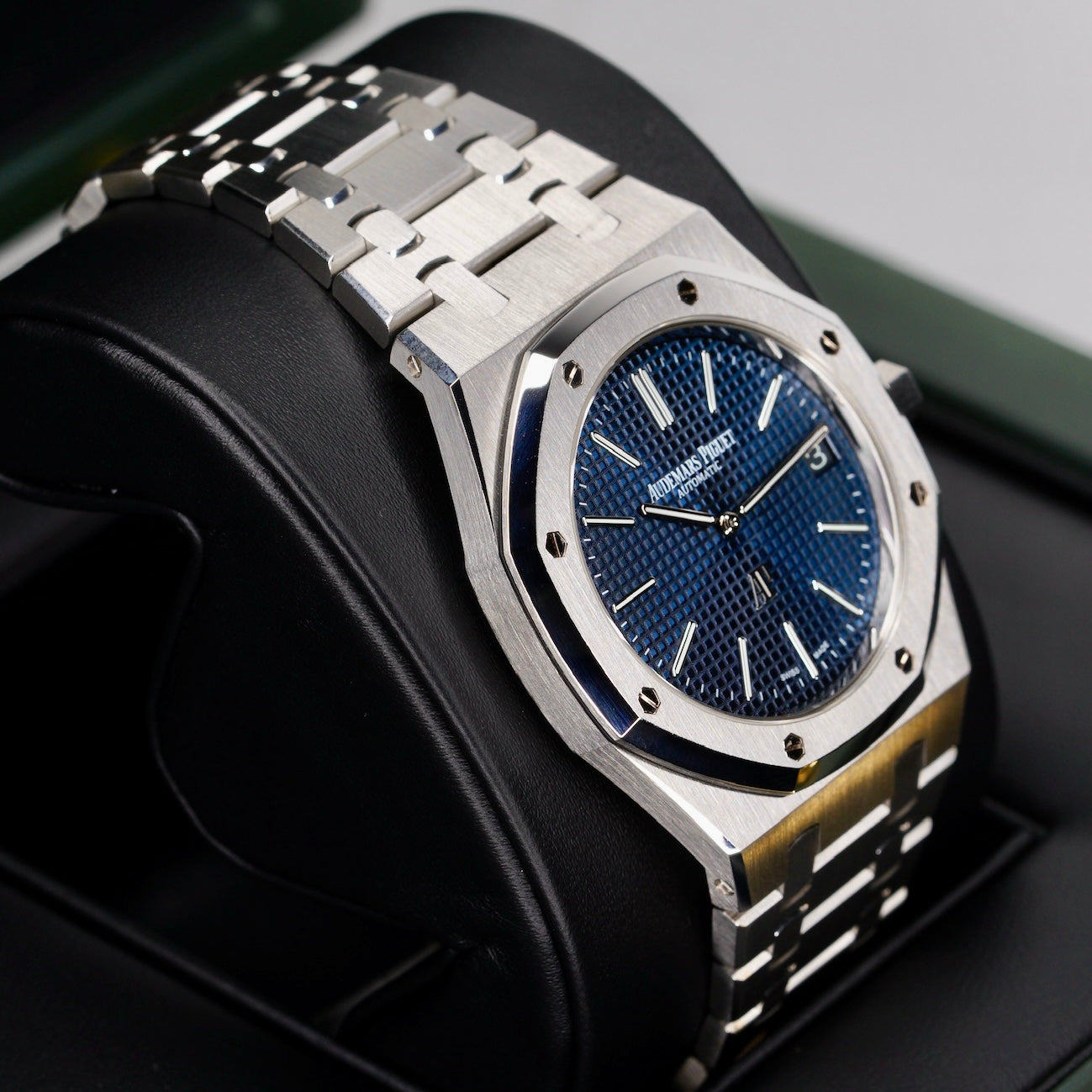 Audemars Piguet Royal Oak 15202ST.OO.1240ST.01 “JUMBO” Blue Dial Stainless Steel 39mm
