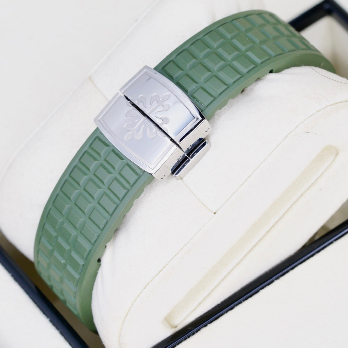 Patek Philippe Aquanaut 5267/200A-011 “LADY DIAMOND” Green Dial Diamond Bezel Tropical Strap 38.8mm 2025