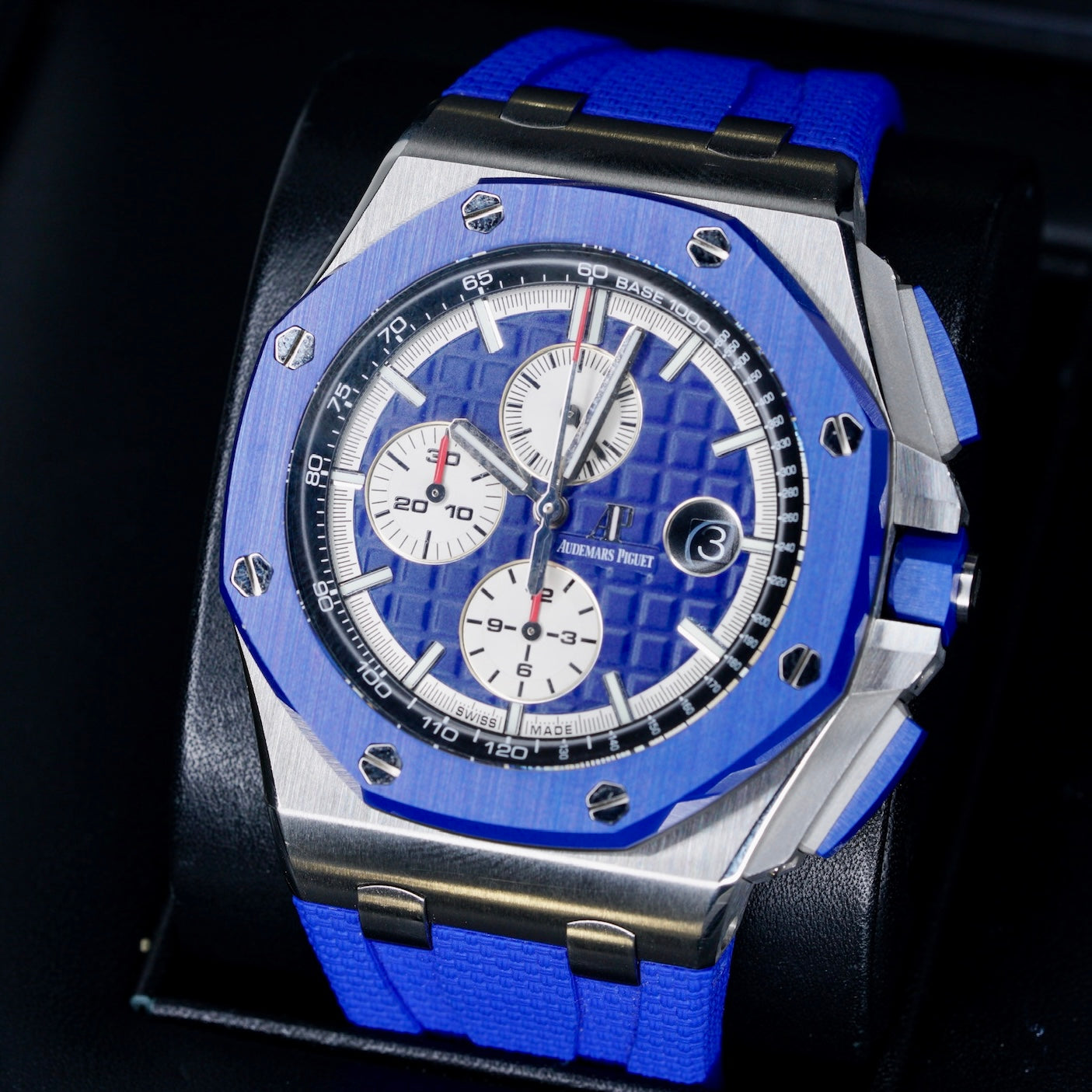 Audemars Piguet Royal Oak Offshore 26400SO.OO.A335CA.01 “BLUE CAMO” Blue Dial Ceramic Blue Bezel Stainless Steel Chronograph 44mm
