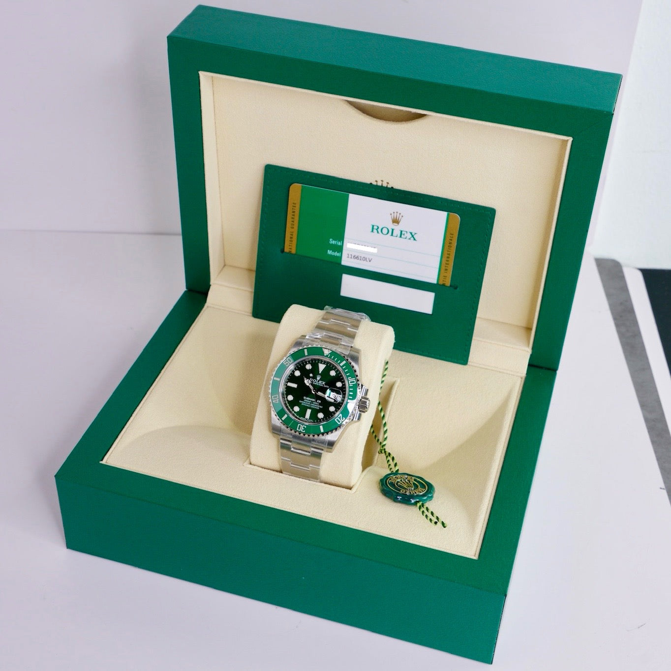 Rolex NEW OLD STOCK Submariner Date 116610LV “HULK” Green Dial & Bezel Stainless Steel 40mm 2019