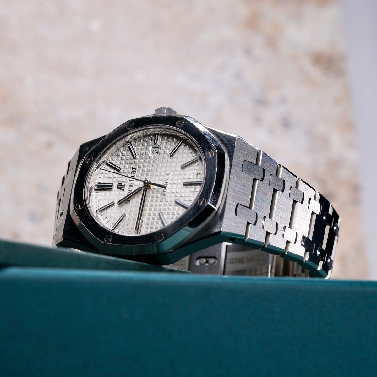 Audemars Piguet Royal Oak 15400ST.OO.1220ST.02 “WHITE OAK” White Dial Stainless Steel 41mm 2016