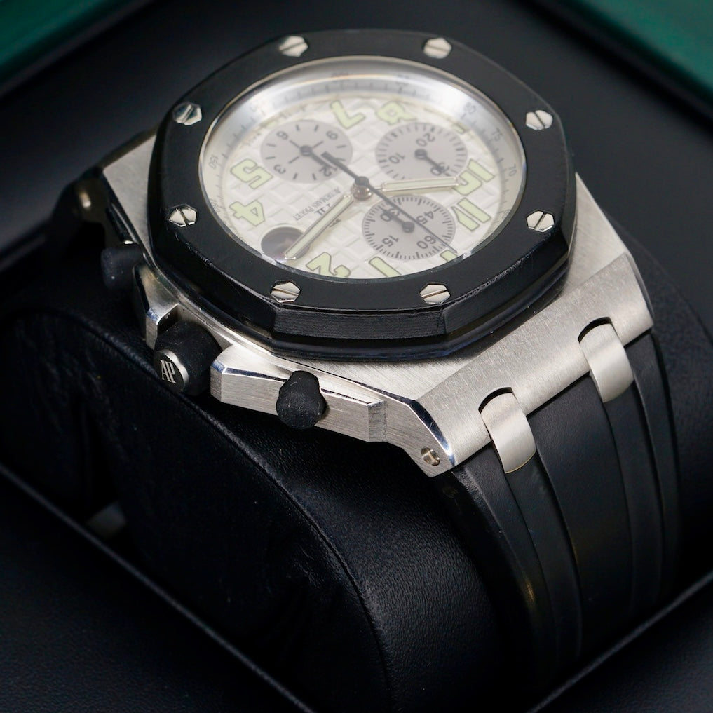 Audemars Piguet Royal Oak Offshore 25940SK.OO.D002CA.02.A “RUBBERCLAD” White Dial Black Sub Dial Stainless Steel Rubber Strap 42mm