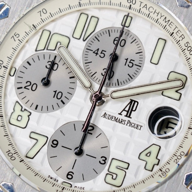 Audemars Piguet Royal Oak Offshore 25940SK.OO.D002CA.02.A “RUBBER CLAD” White Dial Stainless Steel White Rubber Strap 42mm