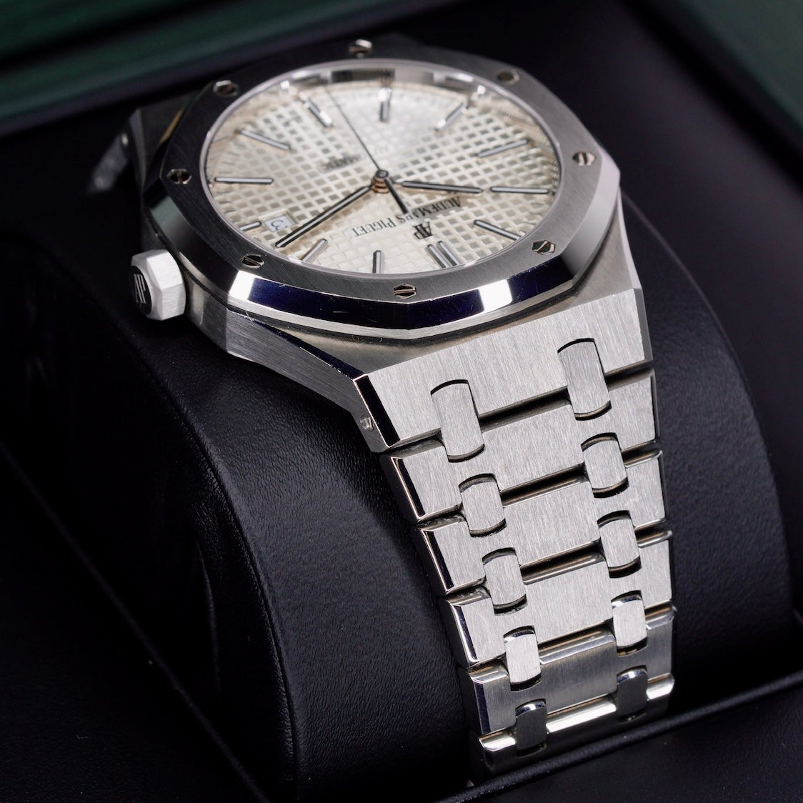 Audemars Piguet Royal Oak 15400ST.OO.1220ST.02 White Dial Stainless Steel Selfwinding 41mm