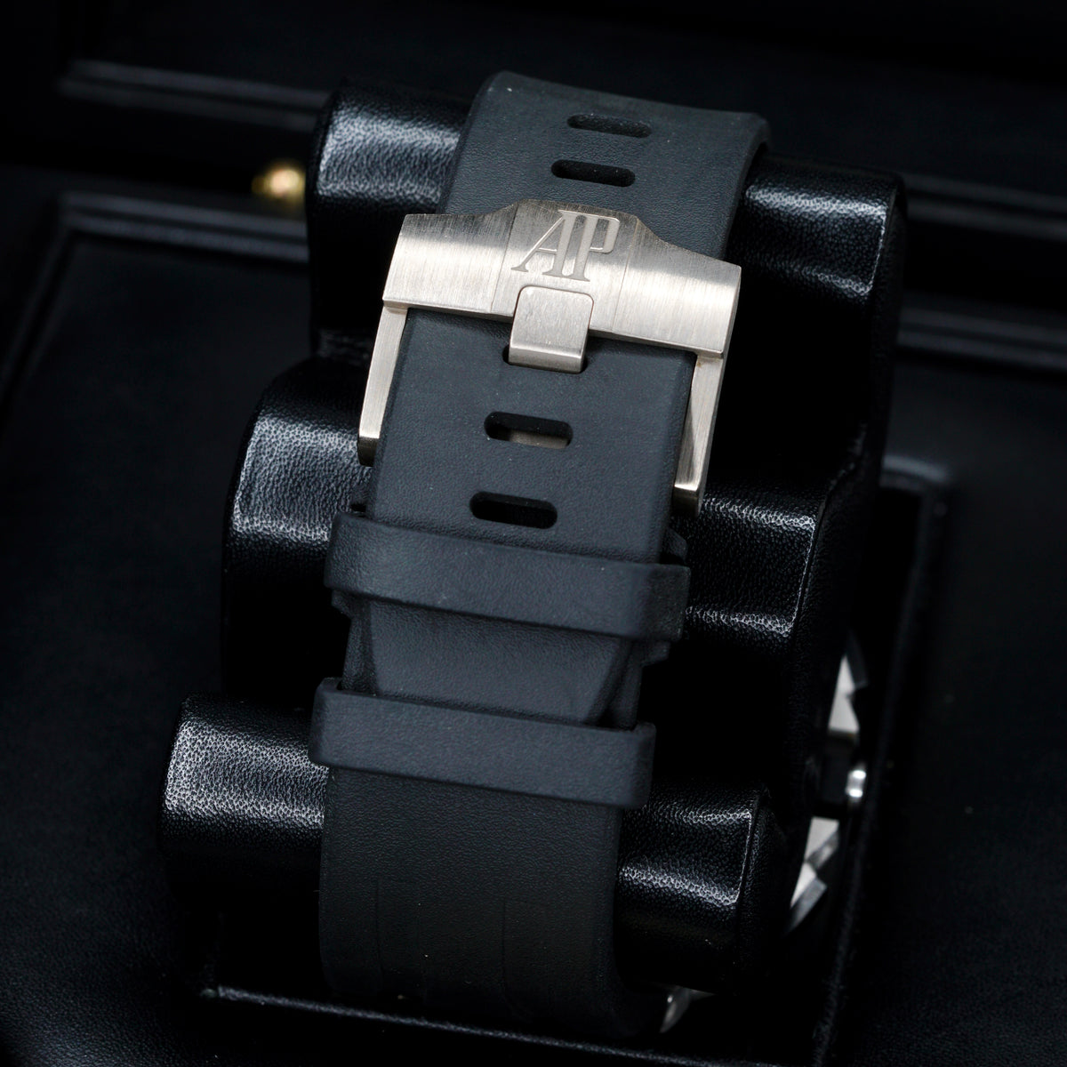 Audemars Piguet Royal Oak Offshore 26417CN.OO.A002CR.01 “JAPAN EDITION” Cream Dial Blue Accents White Gold 44mm