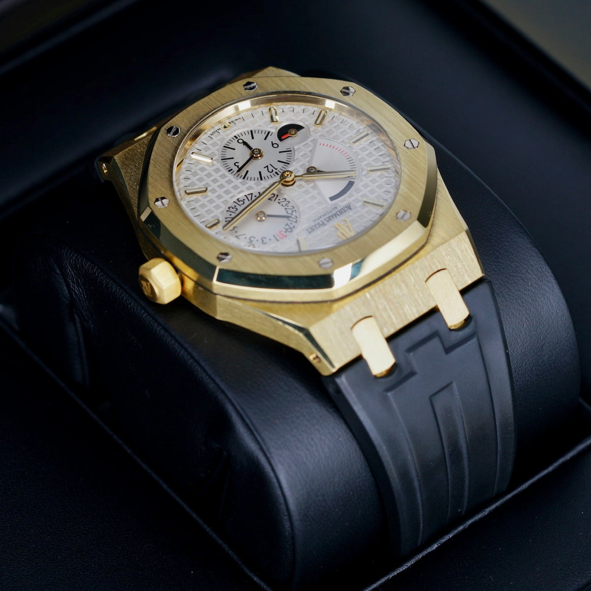 Audemars Piguet Royal Oak 26120BA.OO.D088CR.01 “DUAL TIME” White Dial Yellow Gold AM Rubber Strap 39mm