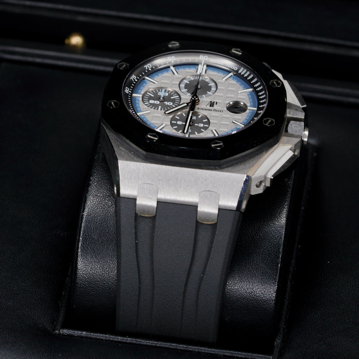 Audemars Piguet Royal Oak Offshore 26417CN.OO.A002CR.01 “JAPAN EDITION” Cream Dial Blue Accents White Gold 44mm