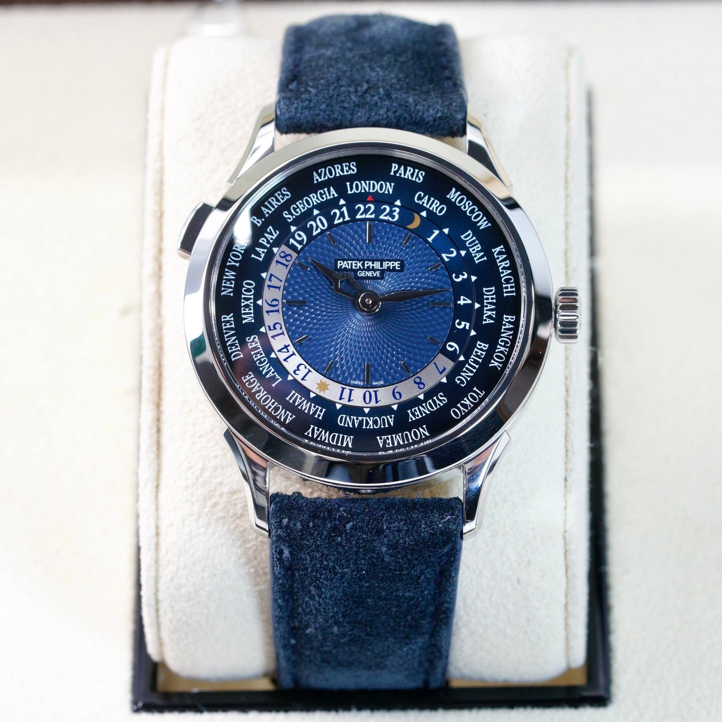 Patek Philippe World Time 5230P-001 Platinum Blue Dial Blue Calfskin Strap 38,5mm