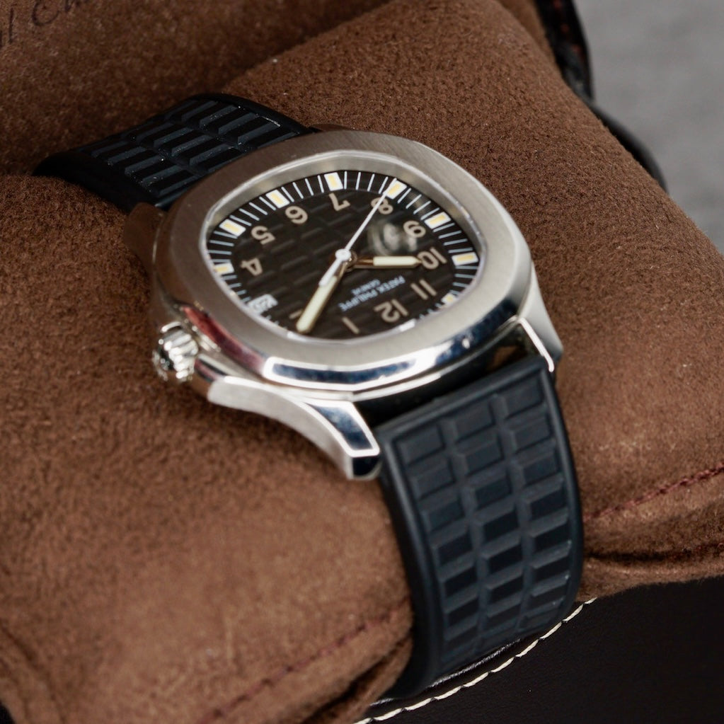 Patek Philippe Aquanaut 5064 “LADY AQUA” Black Dial Stainless Steel Quartz