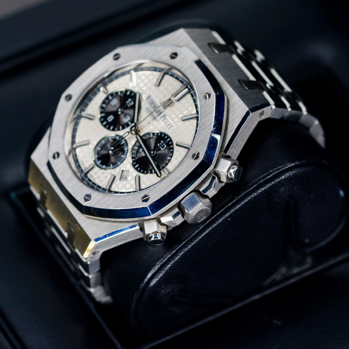 Audemars Piguet Royal Oak 26331ST.OO.1220ST.03 “PANDA” White Dial Black Sub Dials Stainless Steel 41mm